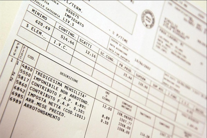 SALARI FERMI, PREZZI IN CORSA: RITARDO NEI RINNOVI E REGOLE NUOVE PER LA RAPPRESENTATIVITÀ